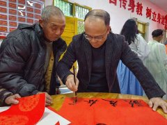 <strong>静候师生们完成创作</strong>