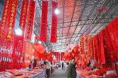 <strong>喜欢手写春联的村民越来</strong>