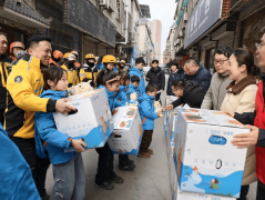 不仅为孩子们带来物质上