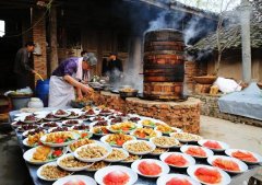 <b>香喷喷的年夜饭即将热闹开席</b>