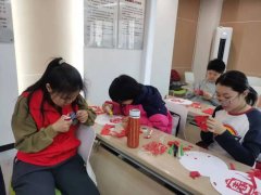 观潮园社区职工“明品”汇冬令营的教室里