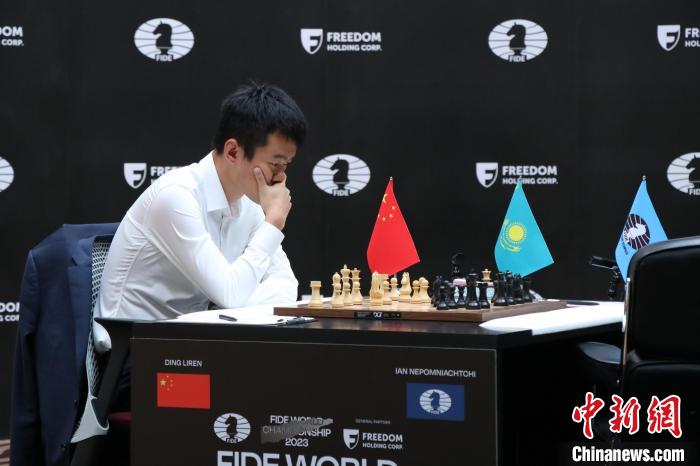 丁立人和涅波姆尼亚奇在慢棋再度和棋，快棋加