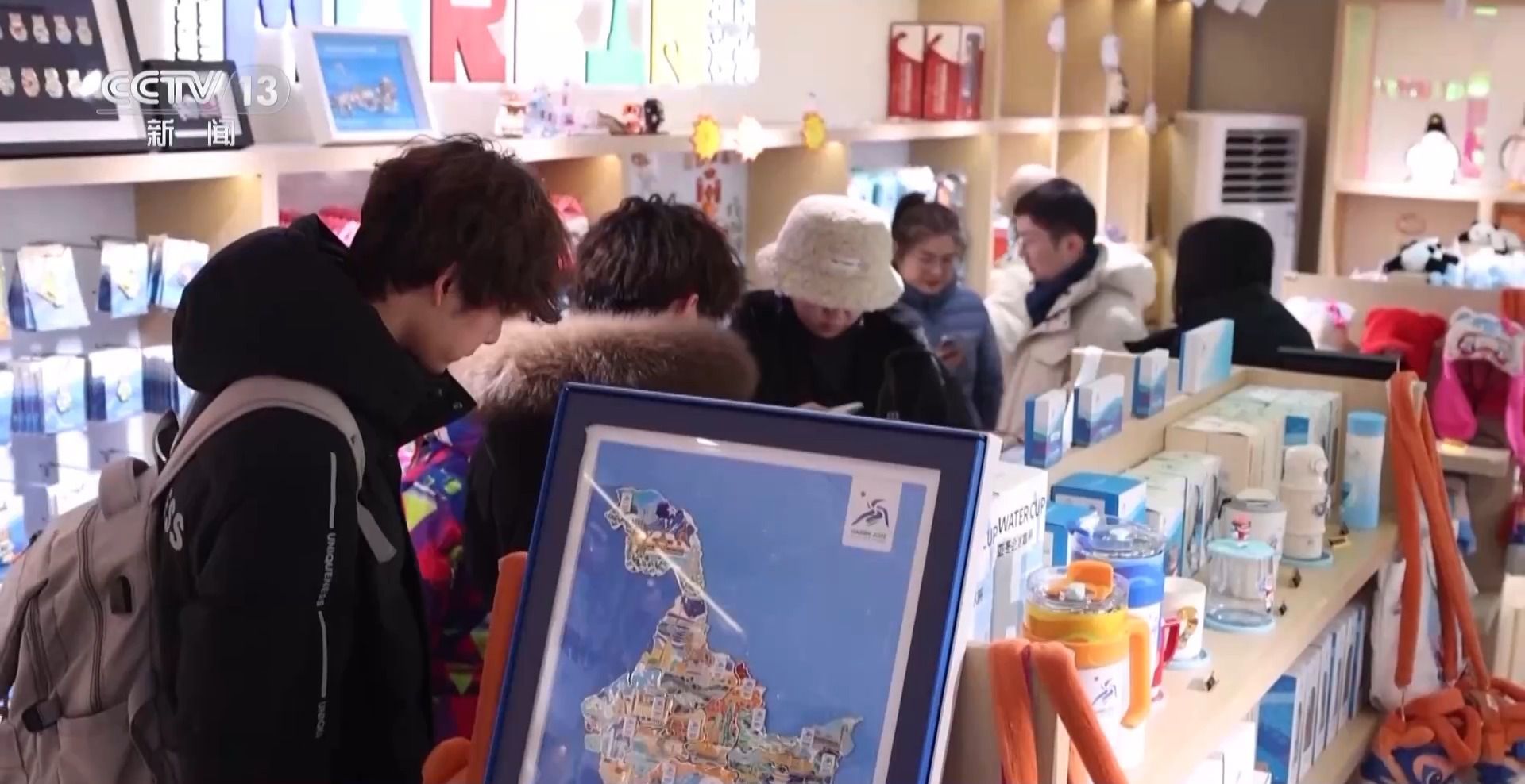 哈尔滨亚冬会临近，城市氛围拉满：灯旗海报充