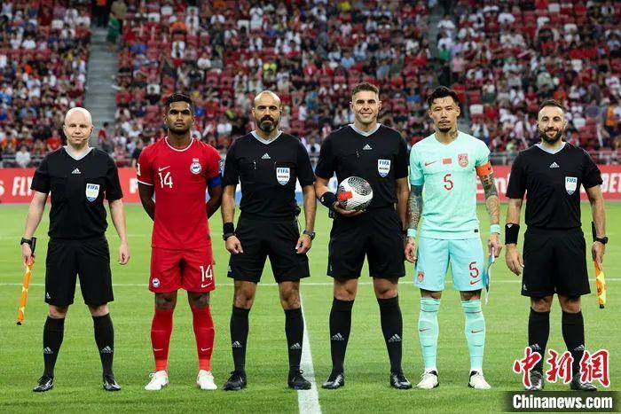 国足世界杯预选赛遭新加坡逼平 队长哈里斯兼职