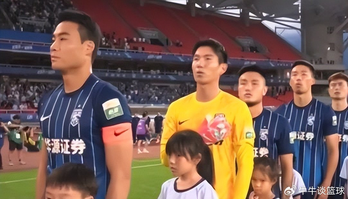 武汉三镇门将方镜淇失误致失球 郭嘉宇或替补登