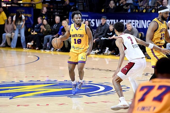 爵士险胜勇士克莱尔11分5篮板成关键先生