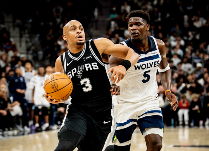 凯尔登·约翰逊勾手命中率67.8%引领马刺进攻革新