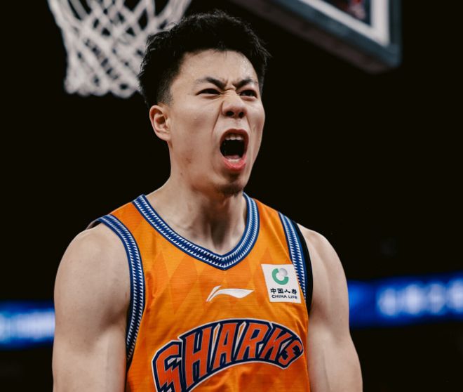 王哲林复出助上海双杀福建 18连胜稳居联赛榜首