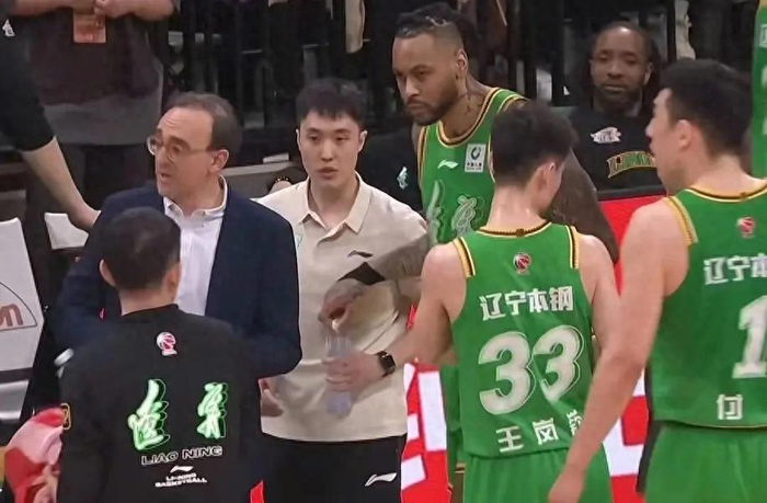 浙江男篮客场逆转辽宁终结对手连胜 浙江队稳居