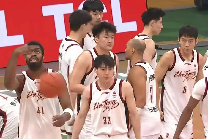 浙江男篮客场逆转辽宁终结对手连胜 浙江队稳居