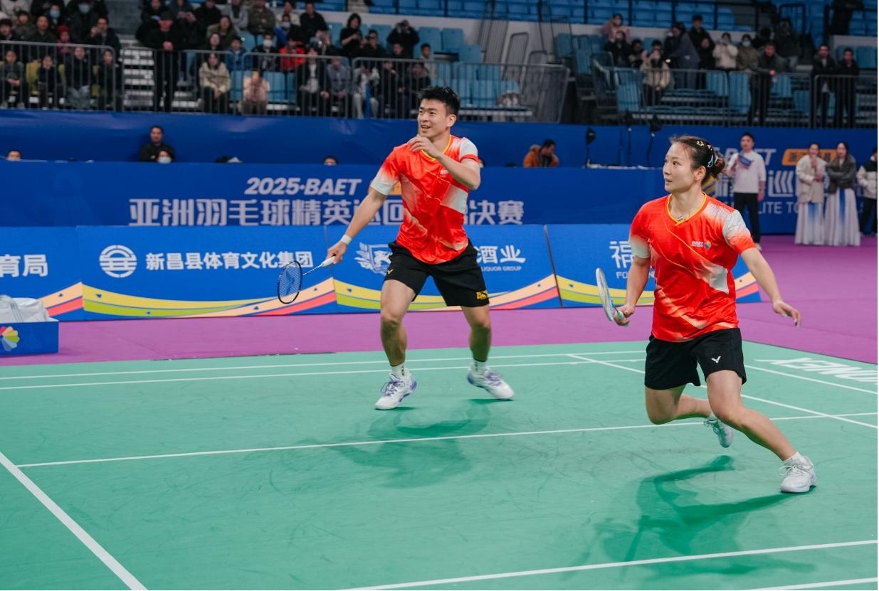 雅思组合领衔混双对决 明星挑战赛点燃新昌羽坛